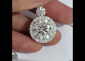 Want to Wow Your Wedding Guests? This 11 Carat Moissanite Necklace is the Ultimate Secret!