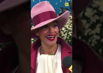 Tracee Ellis Ross Reacts to Mom Diana Ross’ Return to the #metgala #dianaross #shorts