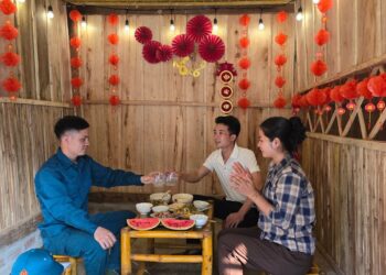 Nam’s friendship with police officer Hoang saved Tieu Sa  of traumatic events.