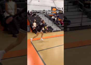 Go Lauren!🤸 #cheerleading #trending #highschool #highschoolsports #cheerleader #tumbling