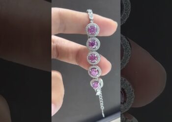 Want to Shine Bright at Parties? Check Out This Stunning 2.5 Carat Diamond Bracelet! 💎✨